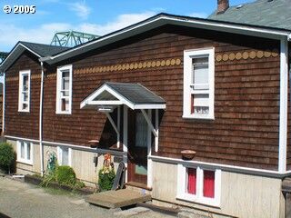 Property Photo:  127 Washington  OR 97103 