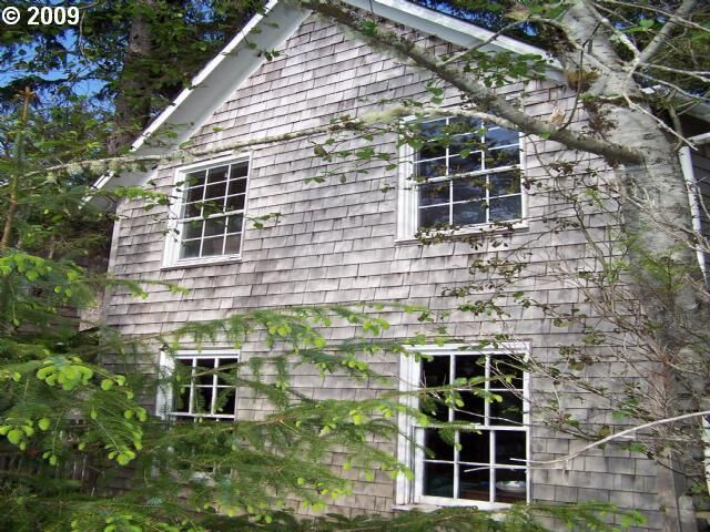 Property Photo:  703 C St  OR 97138 