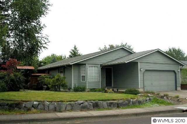 Property Photo:  3168 SE Hathaway Dr  OR 97333 