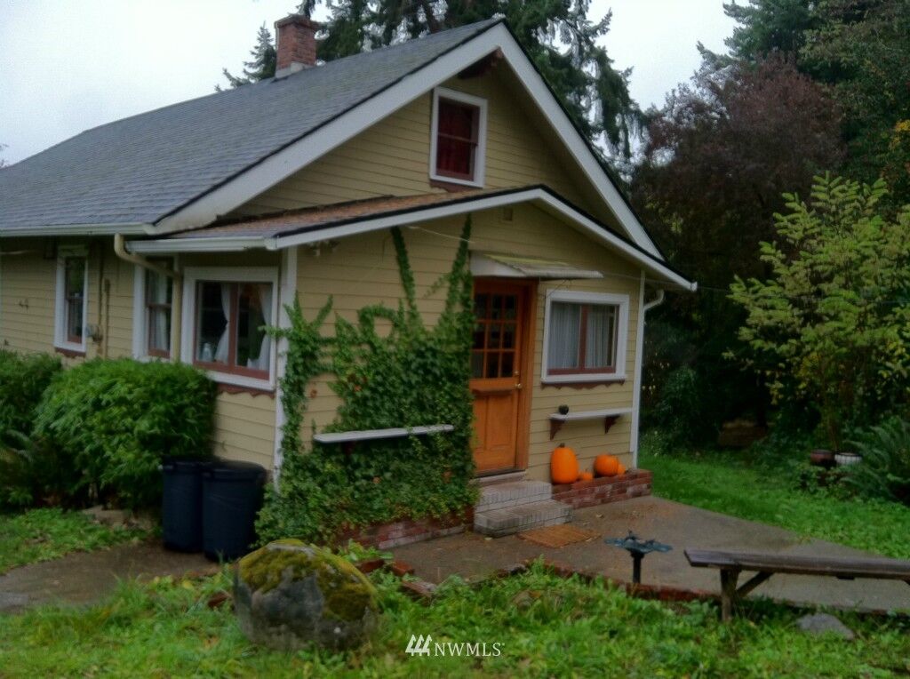 Property Photo:  478 Winslow Way W  WA 98110 