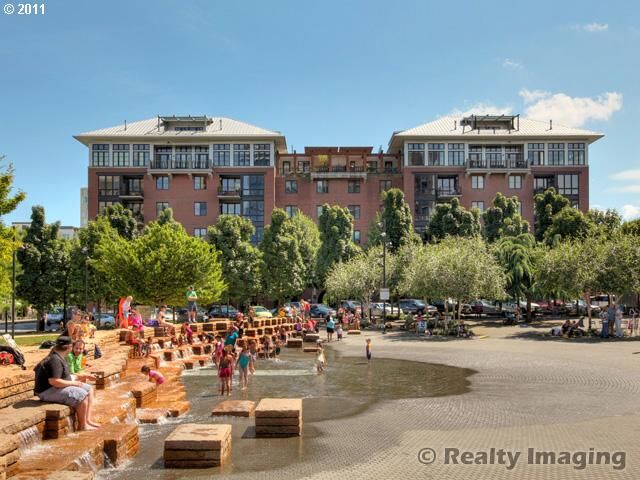 Property Photo:  726 NW 11th Ave 508  OR 97209 
