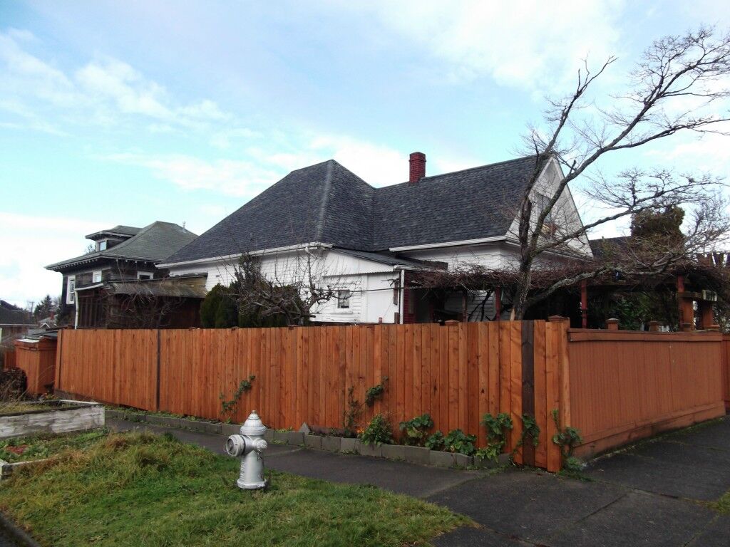 Property Photo:  1021 N 12th St  WA 98403 