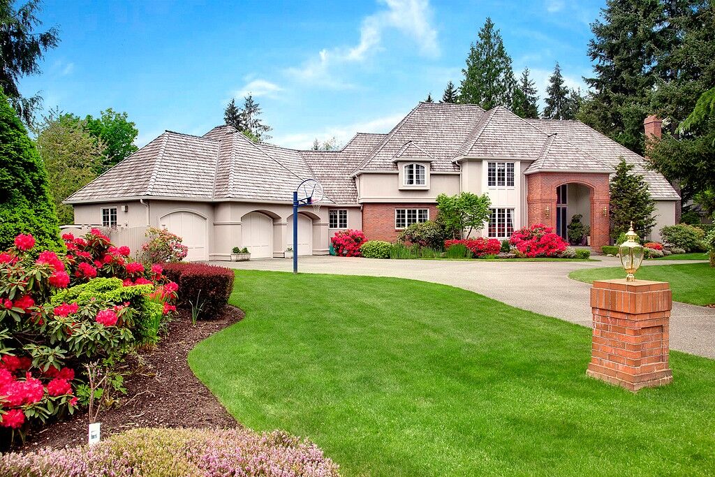 Property Photo: 13905 212th Dr NE WA 98077
