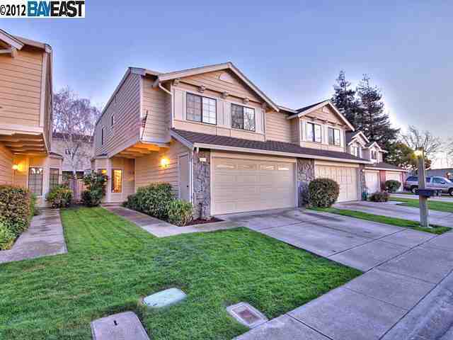 Property Photo: 3790 Bobwhite Ter CA 94555-1526