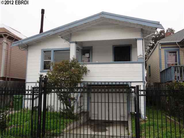 Property Photo:  1080 30th St  CA 94608-4539 