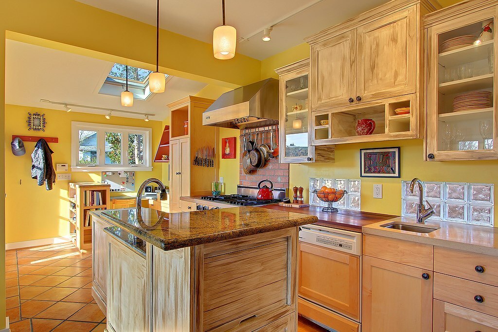 Property Photo: 7533 9th Ave NW WA 98117