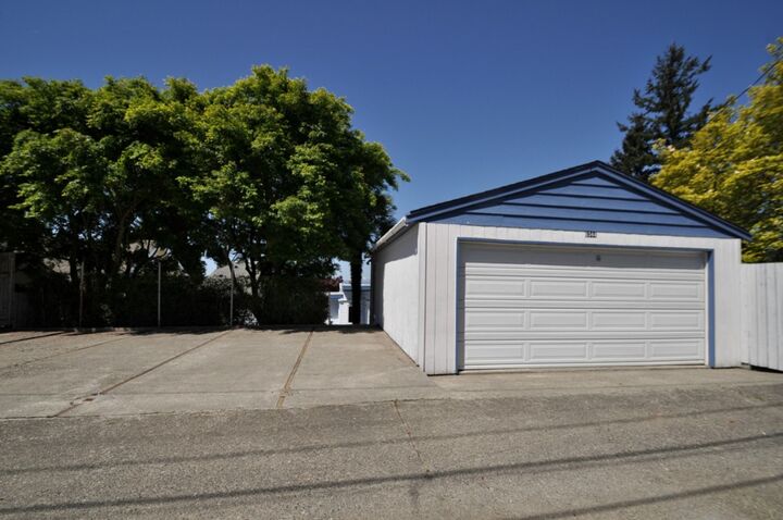 Property Photo:  6344 40 Ave SW  WA 98136 