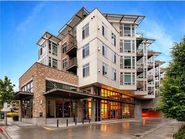 Property Photo:  211 Kirkland Ave 328  WA 98033 