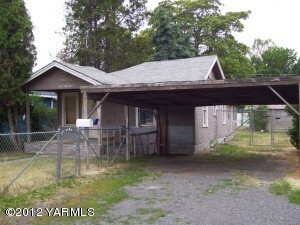 Property Photo:  916 S 5th Ave  WA 98902 