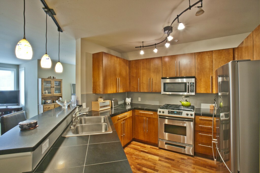 Property Photo:  124 Bellevue Ave E 305  WA 98102 