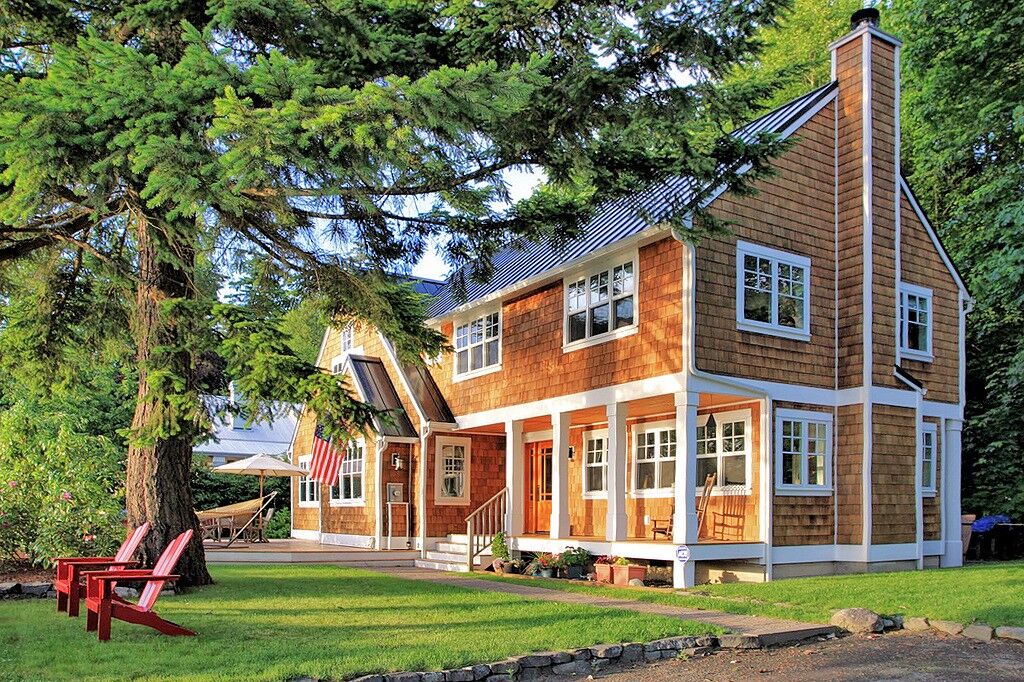 Property Photo:  4360 Crystal Springs Dr NE  WA 98110 