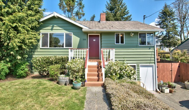 Property Photo:  330 7th Ave  WA 98033 