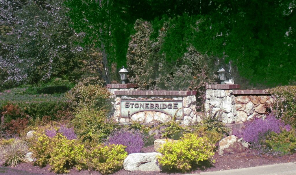 Property Photo: 16724 Cobblestone Dr 203 WA 98037