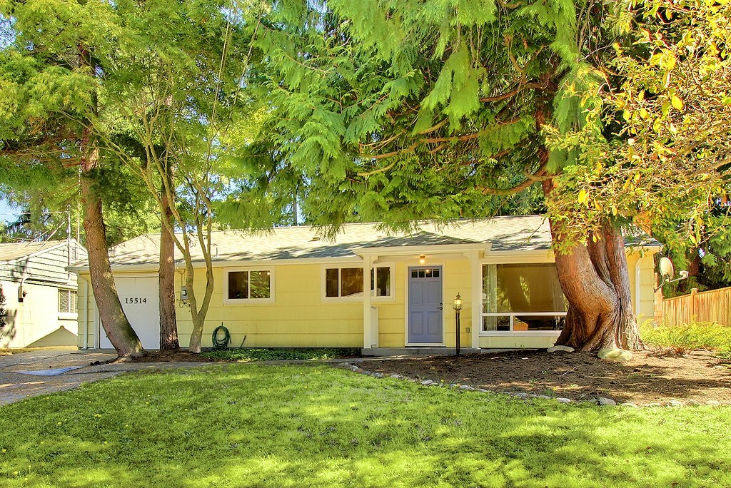 Property Photo:  15514 Wallingford Ave N  WA 98133 