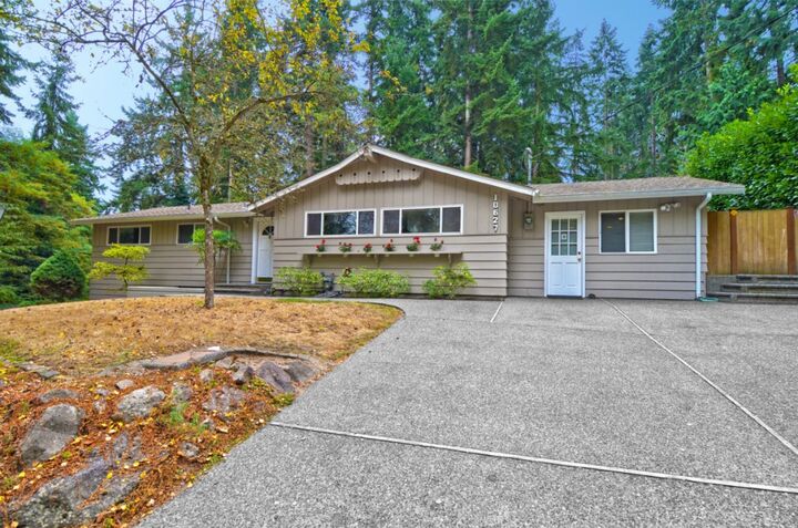 Property Photo: 10627 SE 18th St WA 98004