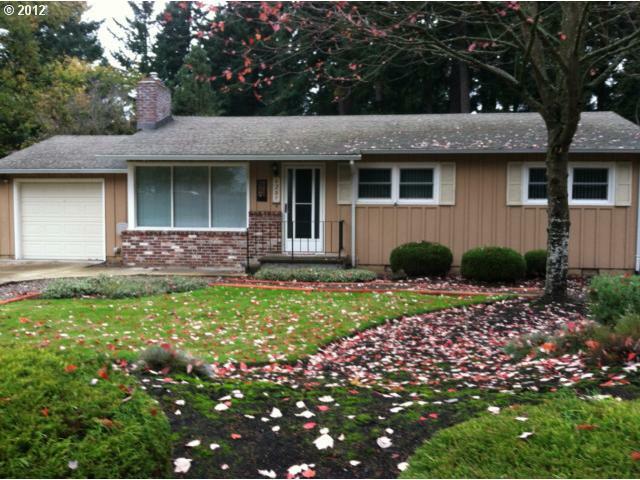 Property Photo: 6207 Harrington Ave OR 97035
