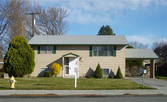 Property Photo:  2806 W Hood  WA 99336 