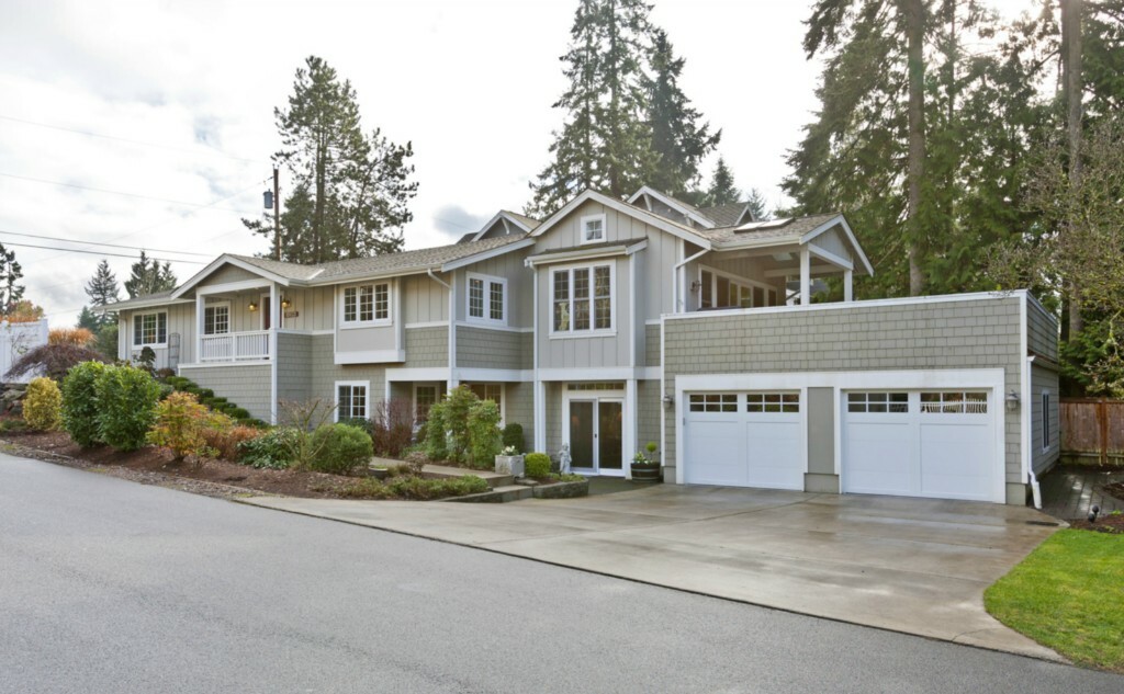 Property Photo:  10923 SE 28th St  WA 98004 