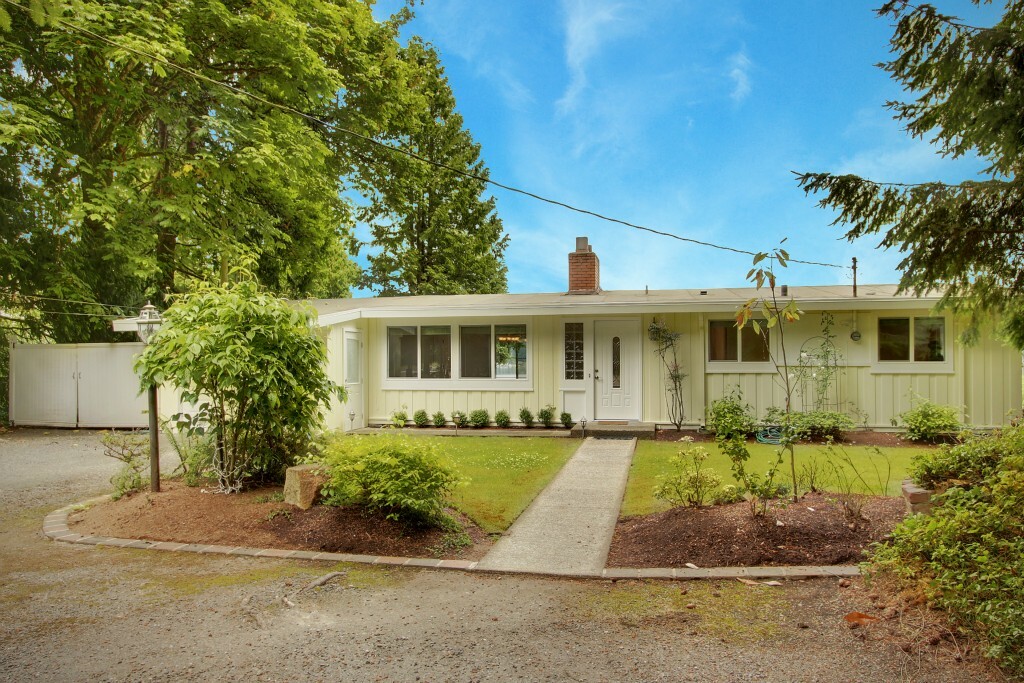 Property Photo:  1848 W Lake Sammamish Pkwy SE  WA 98008 