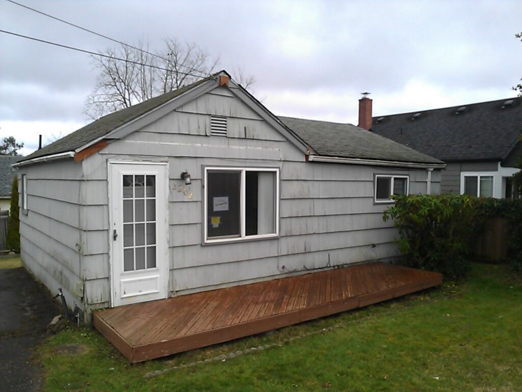 Property Photo:  2202 Trenton Ave  WA 98310 