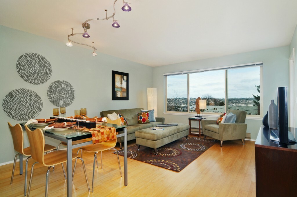 Property Photo: 4421 Greenwood Ave N 104 WA 98103