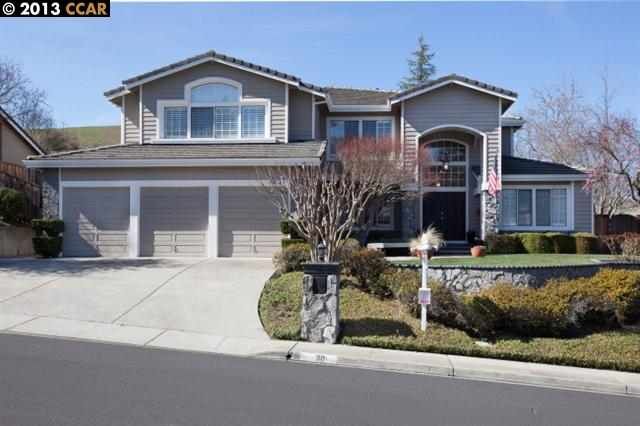 Property Photo: 30 Country Hills Ct CA 94506-6149