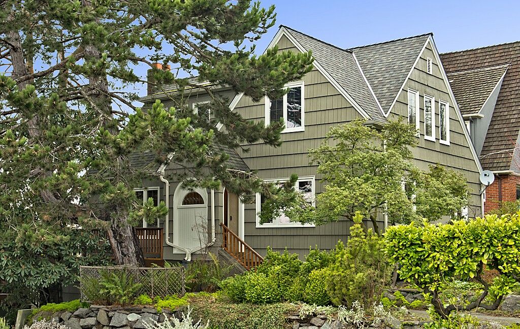 Property Photo: 2904 W Crockett WA 98199