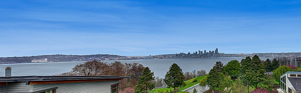 Property Photo:  1124 Sunset Ave SW  WA 98116 