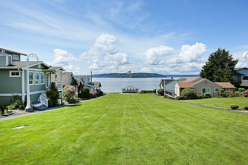 Property Photo:  23641 7th Ave S 14  WA 98198 