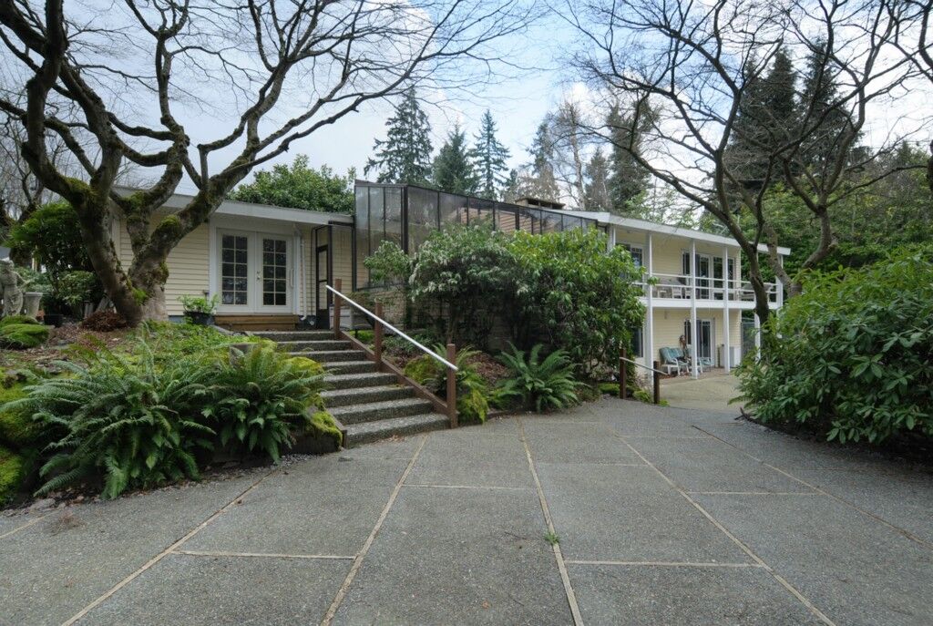 Property Photo:  934 20th Place W  WA 98033 