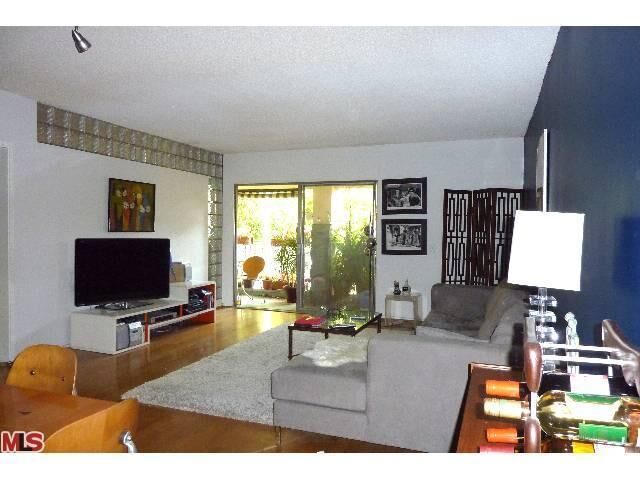 Property Photo: 1820 N Canyon Dr 206 CA 90028