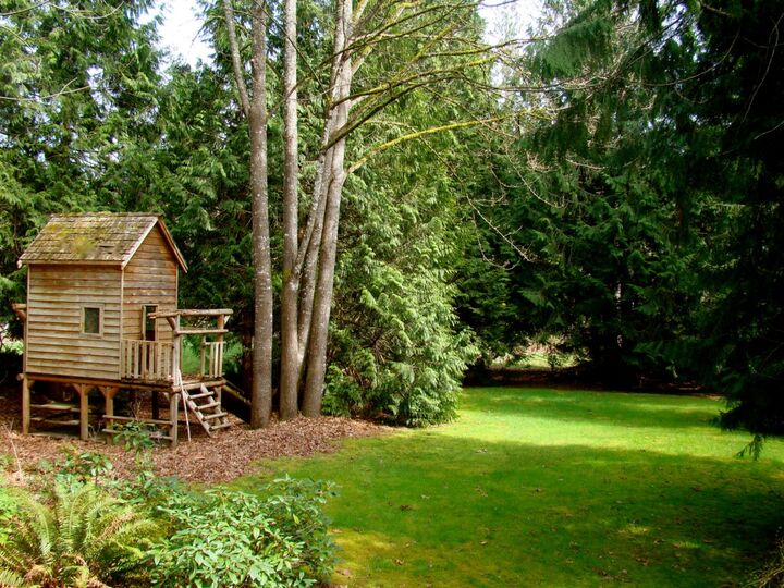 Property Photo: 6628 214th Court NE WA 98053