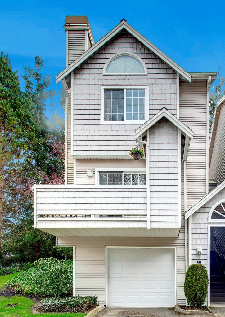 Property Photo:  601 12th Ave NW D1  WA 98027 