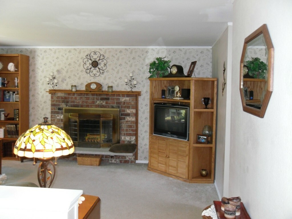 Property Photo: 13306 2nd Dr SE WA 98208