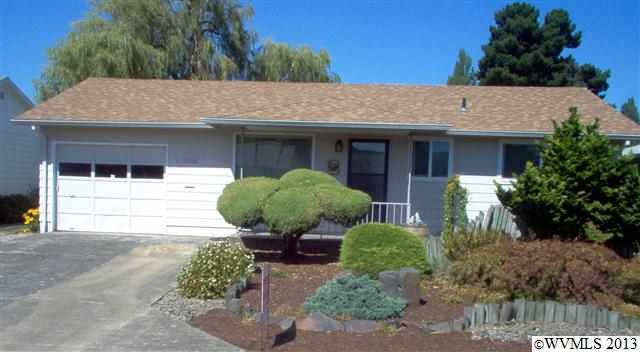 Property Photo: 2189 Country Club Terrace OR 97071
