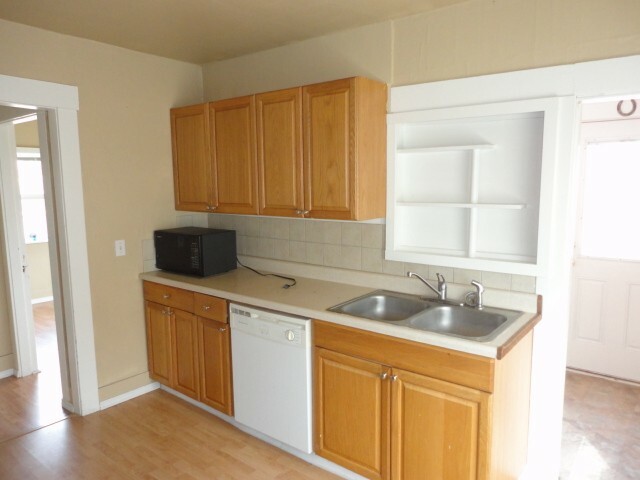 Property Photo: 1609 2nd St WA 98270