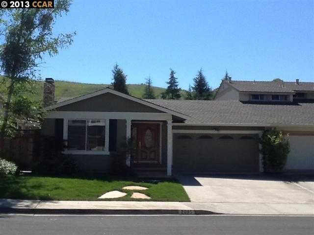 Property Photo:  2095 Robb Rd  CA 94596-6247 