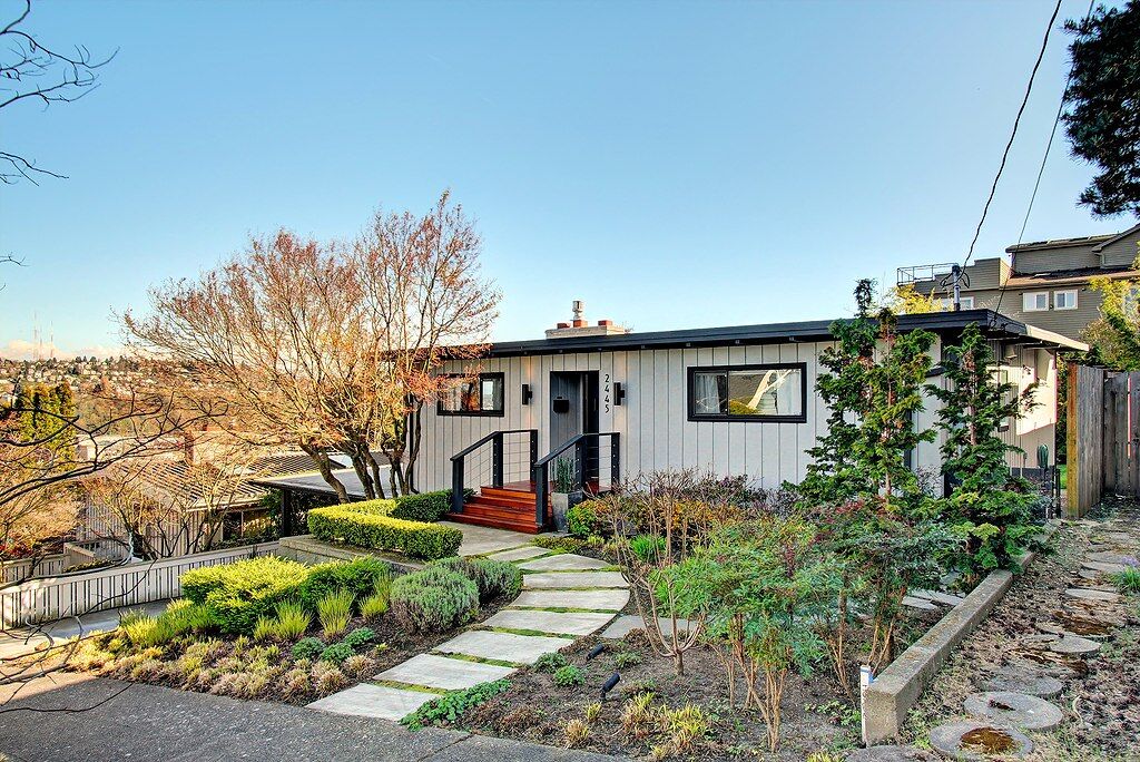 Property Photo: 2445 W Lynn St WA 98199