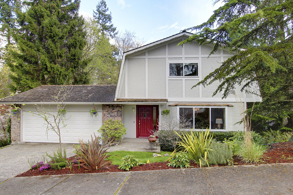 Property Photo:  4810 152nd Place SE  WA 98006 