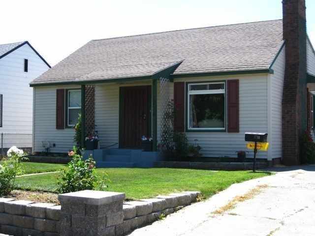 Property Photo: 1734 E Glass Ave WA 99207
