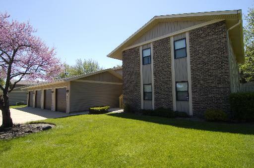 Property Photo:  5755 Bavarian Court D  IL 60133 