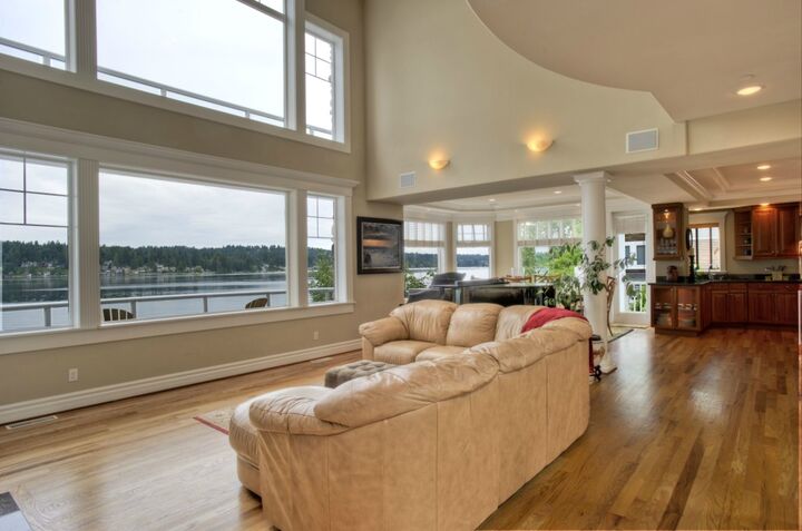 Property Photo:  2921 E Lake Sammamish Parkway NE  WA 98074 