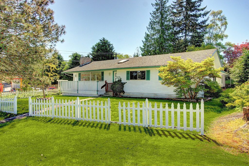 Property Photo: 402 Wood Place WA 98203
