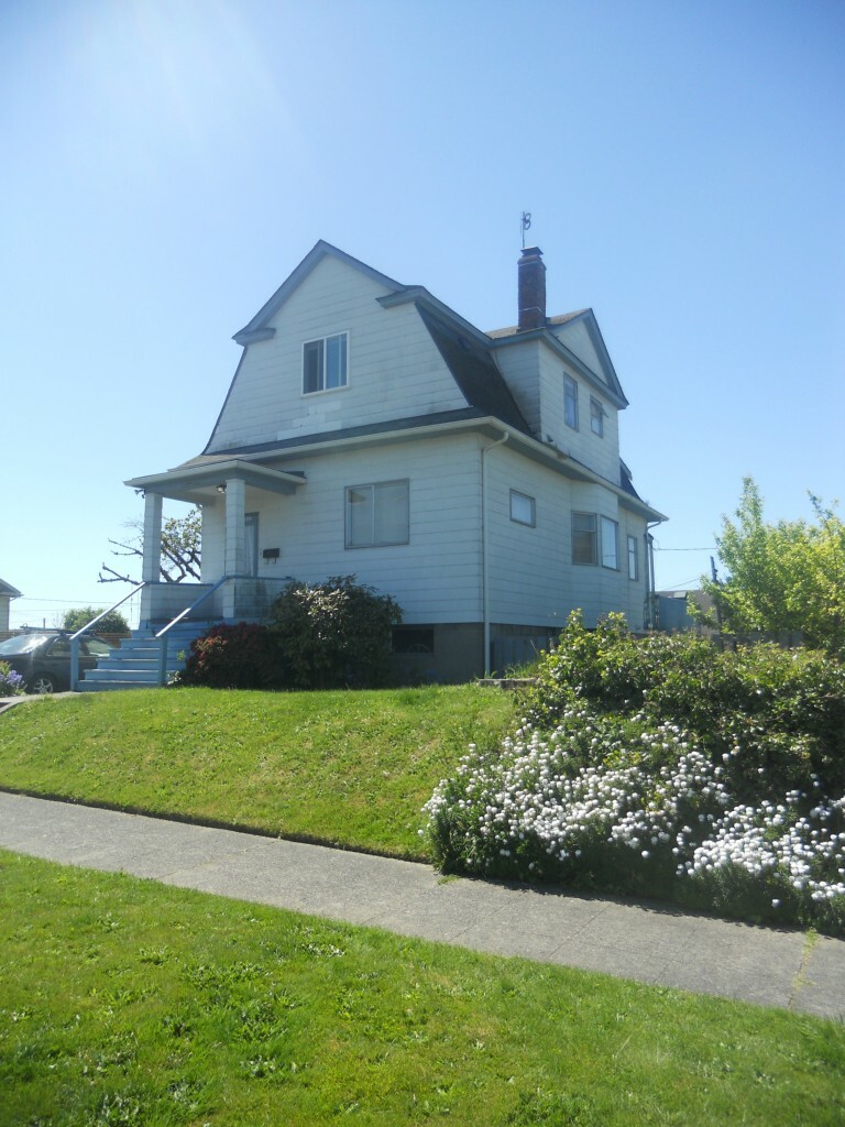 Property Photo:  2803 14th Ave S  WA 98144 