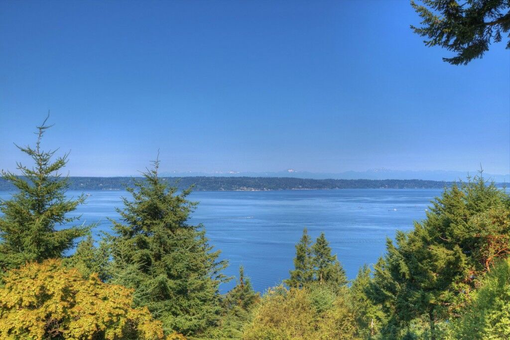Property Photo:  16718 33rd Ave SW  WA 98166 