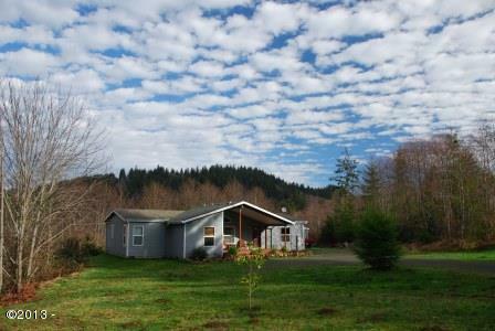 Property Photo: 215 N Deer Drive OR 97368