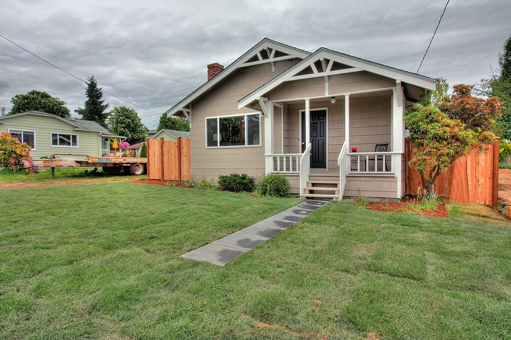 Property Photo:  321 N 101st St  WA 98133 