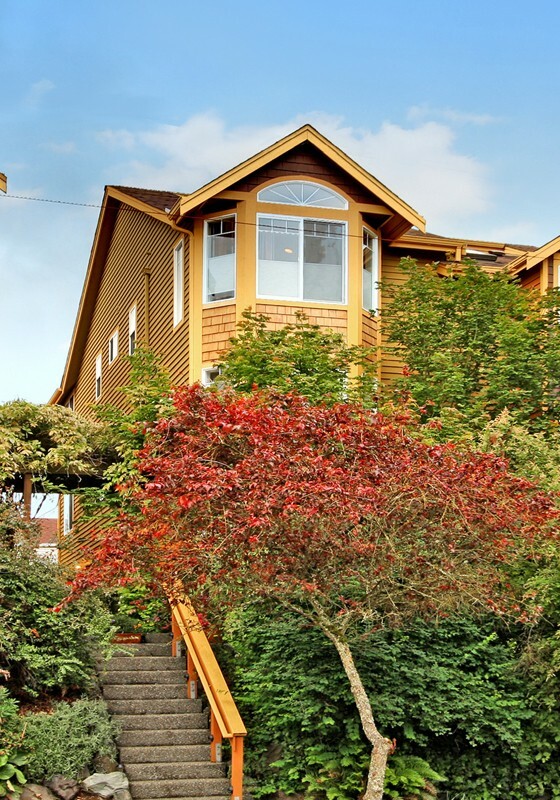 Property Photo:  5009 S Hudson St  WA 98118 