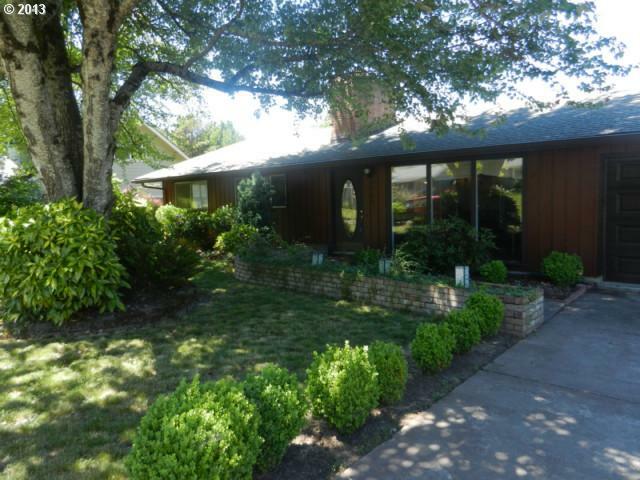 Property Photo: 3463 W 16th Ave OR 97402