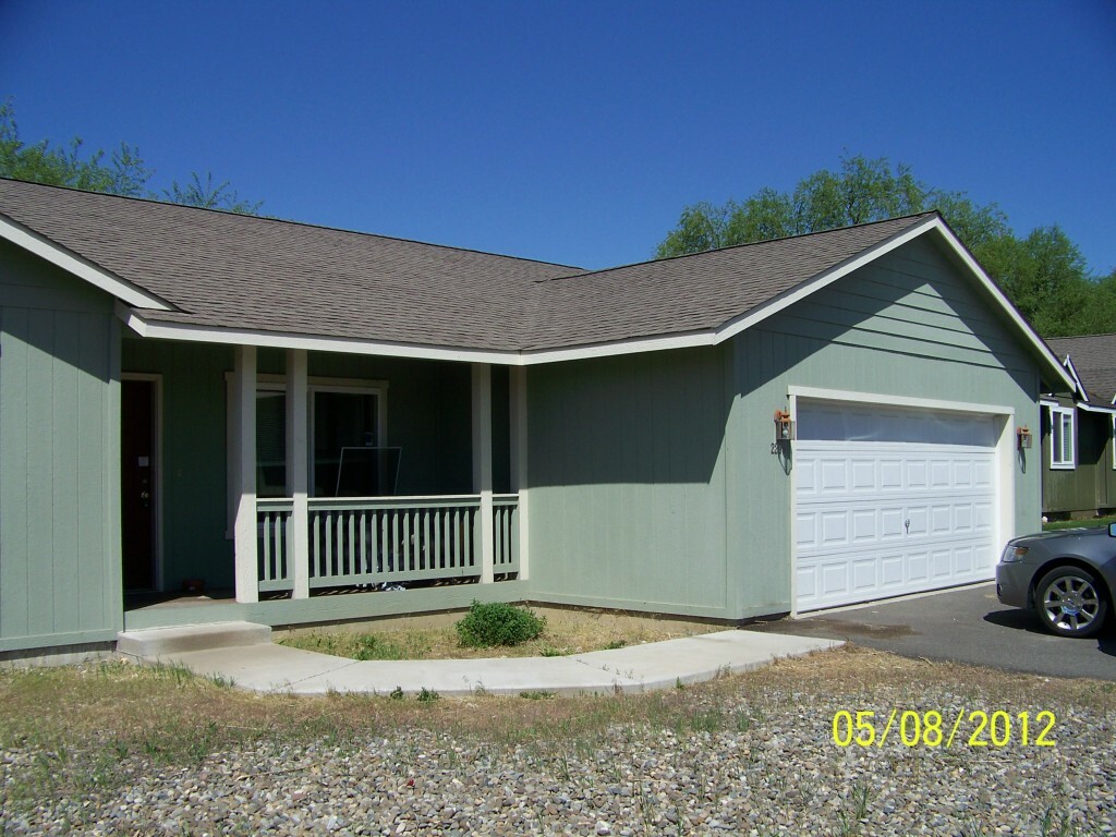 Property Photo: 2205 N Cobblefield St WA 98926